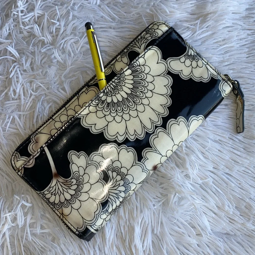 Kate spade wallet black & cream floral Gently pre owned - Picture 2 of 7